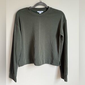 Athleta Seasoft crew shirt.  Sz small